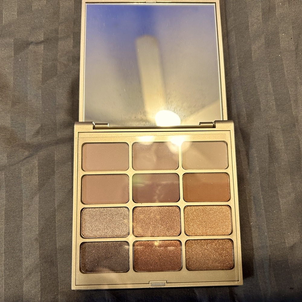 Still Matte ‘N Metal eyeshadow palette